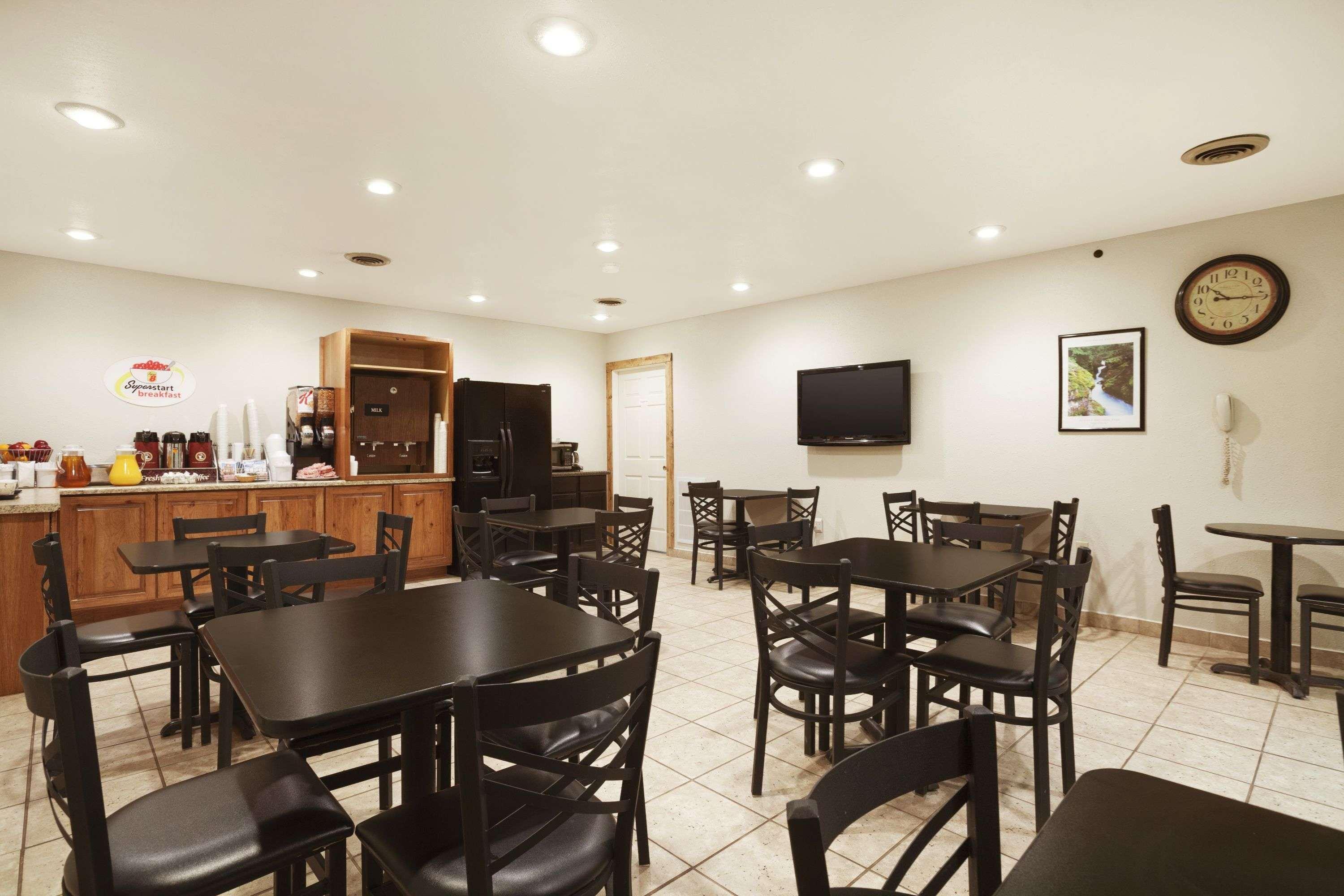 Hotel Super 8 By Wyndham Williston Nd Extérieur photo